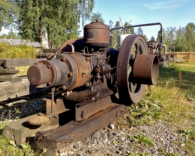 Tandkula-liten.jpg - Tändkulemotor på hembygdsområdet